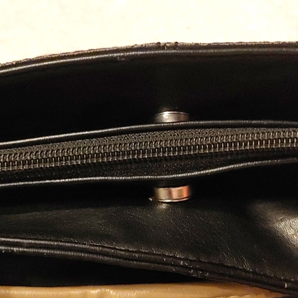 🌺BOGO🌺Tyler Rodan Crossbody Purse - Picture 7 of 10